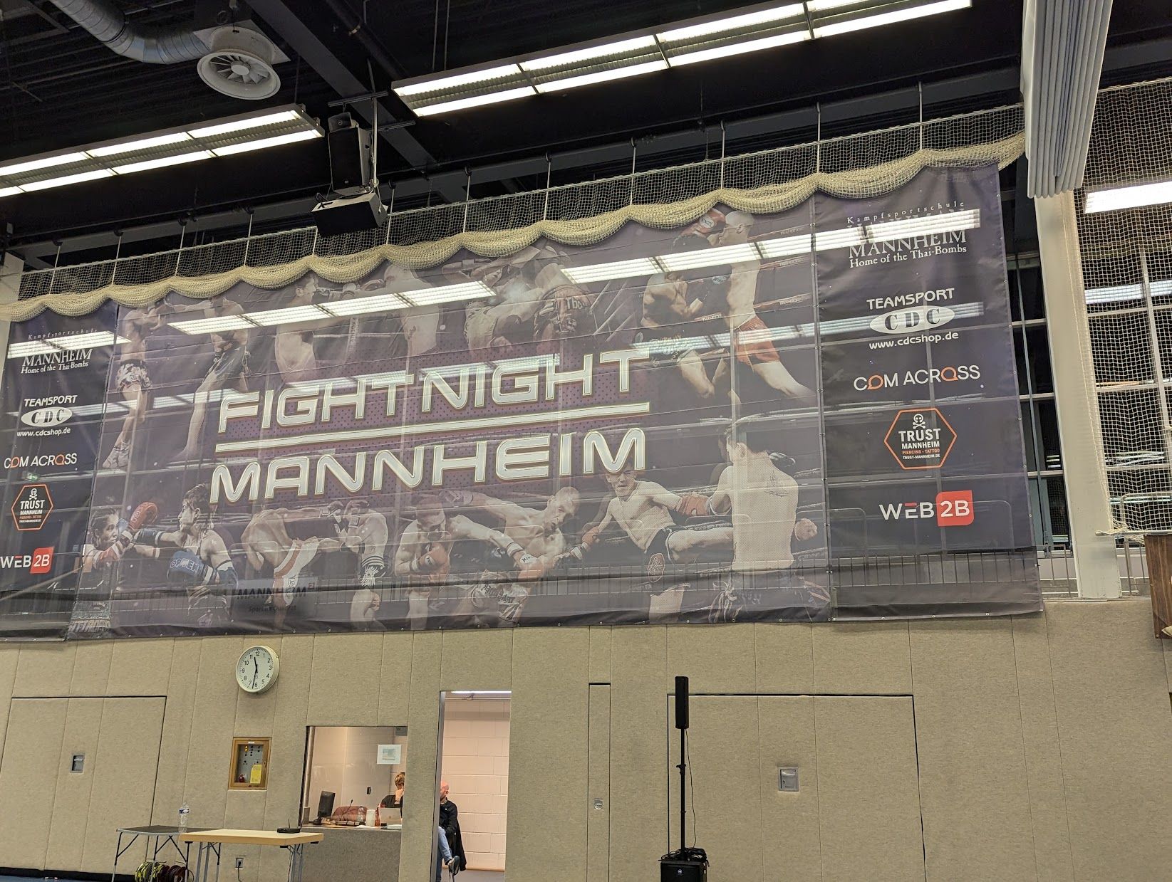 Banner der Fight Night Mannheim in der Halle